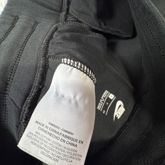 Nike Tech Fleece Black Size Small Man Woman Unisex Activwear Capris Joggers - Picture 3 of 10